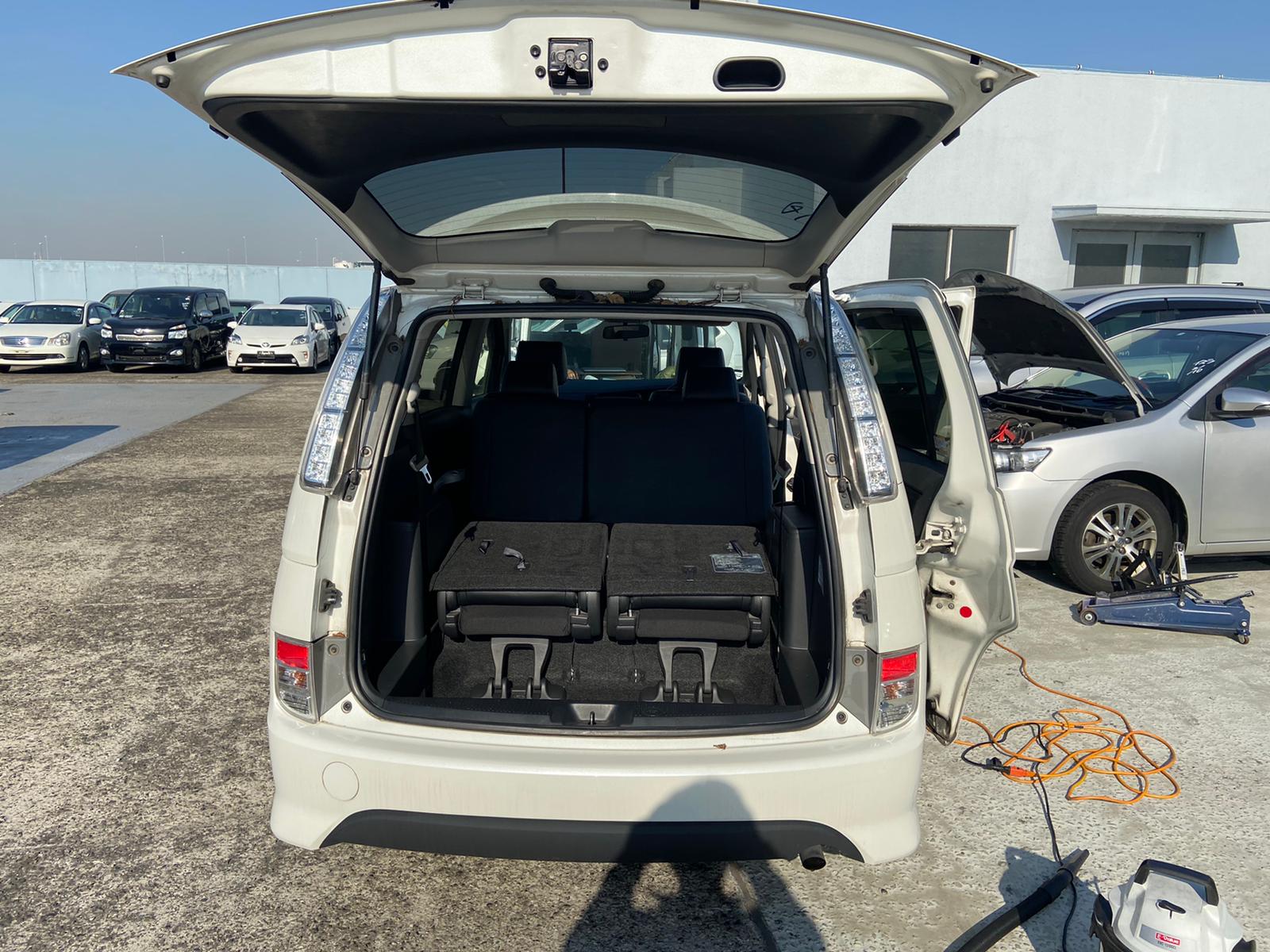 2012 Toyota ISIS